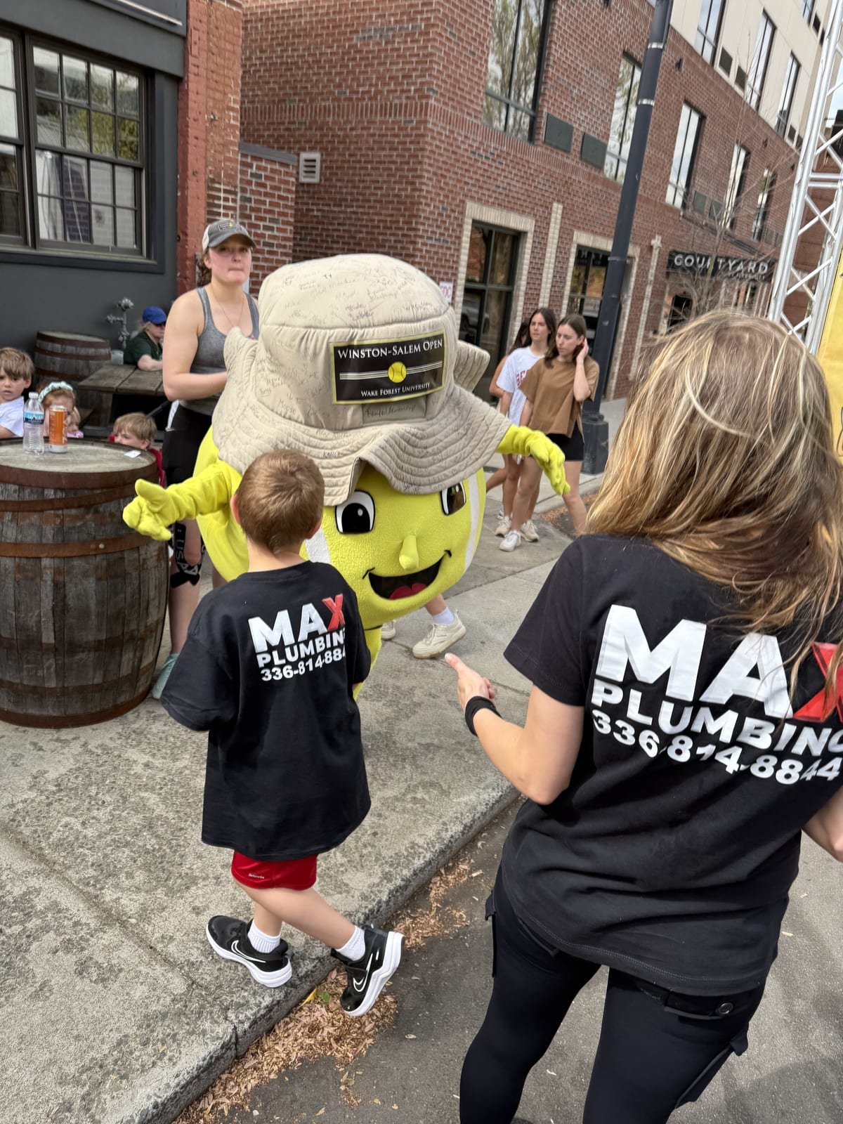 MAX Plumbing team at a local community 5K event