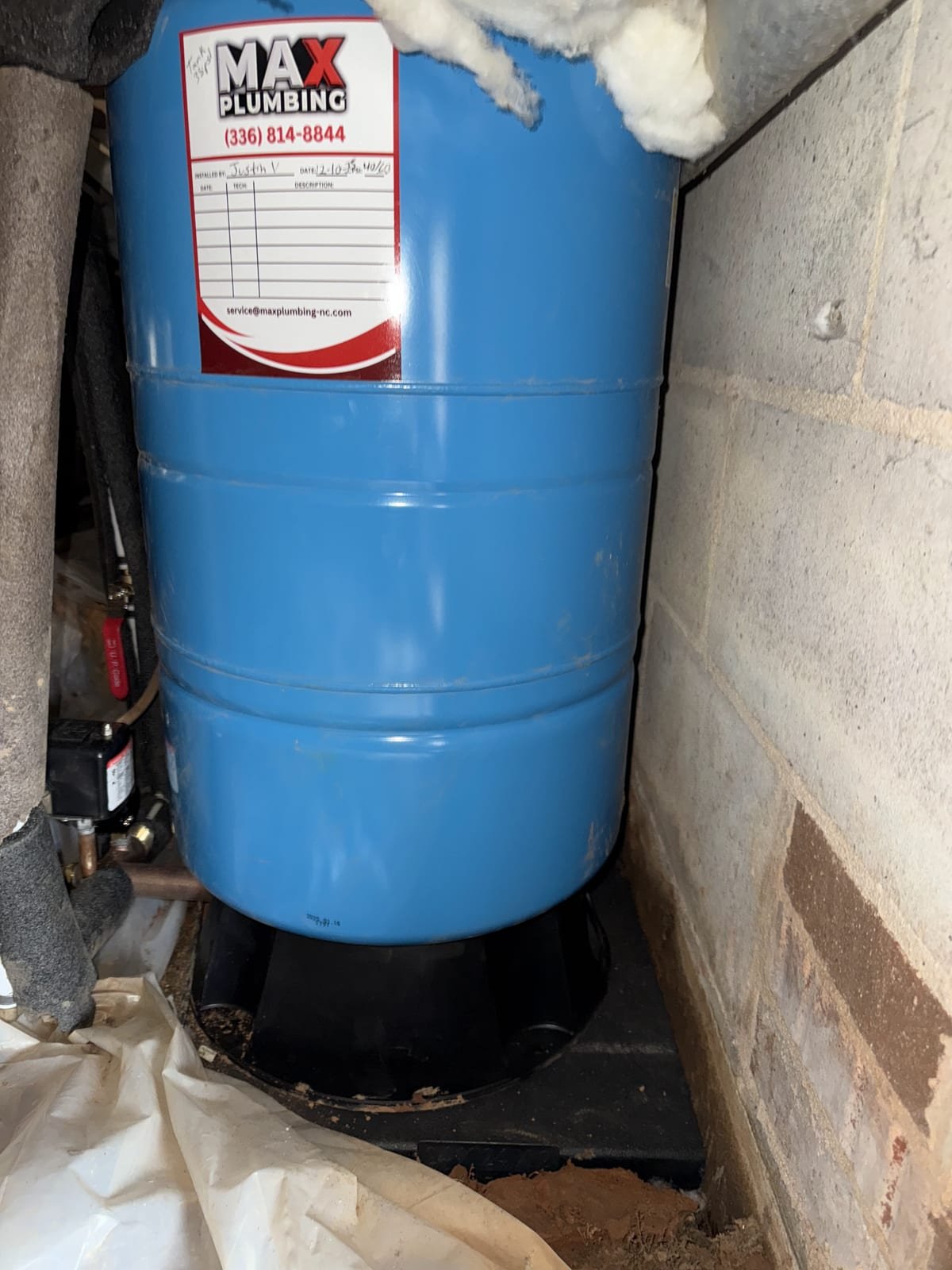 Well bladder pressure tank installed alongside system controls
